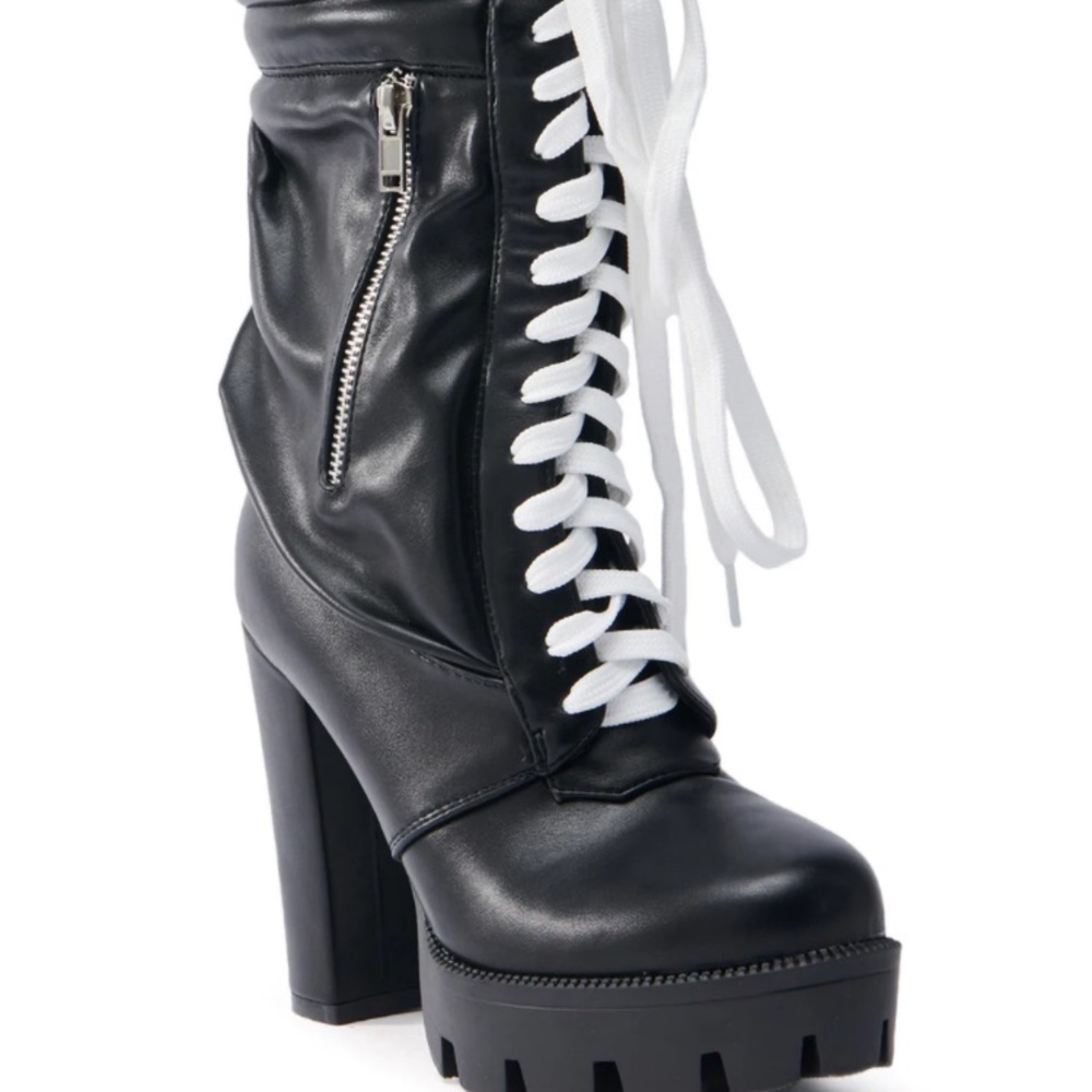Stylish Black High Heel Boots - Picture 4 of 5